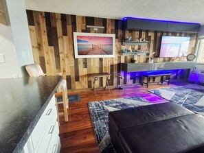 Interior - Sun Harbor Hideaway Sleeps 4 - 1 Bedroom Condo - Waterview with Balcony (Panama City)