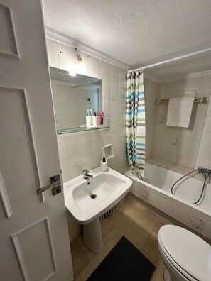 Hair dryer, towels, soap, toilet paper - Aegean Hill Retreat (Rafina)