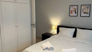 2 slaapkamers, een bureau, een strijkplank/strijkijzer, gratis wifi