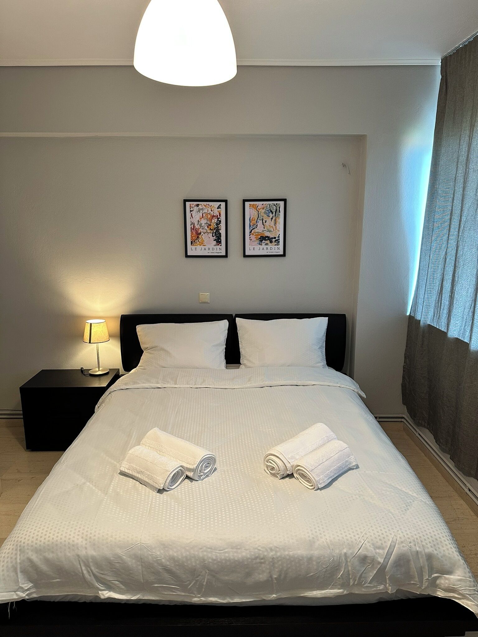 Iron/ironing board, Internet, bed sheets