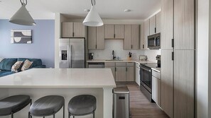 Refrigerador y comedor 