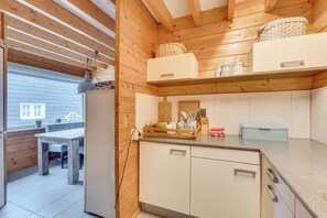 Microwave, oven, stovetop, dishwasher - Chalet the Greenhouse - Right by the Sea (Koudekerke)