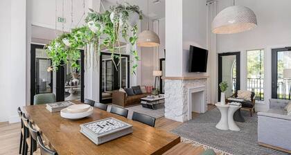 Landing | Stunning 1BD, Pool, Gym