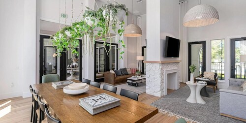 Landing | Modern 1BD, Pool, Gym