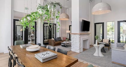 Landing | Modern 1BD, Pool, Gym