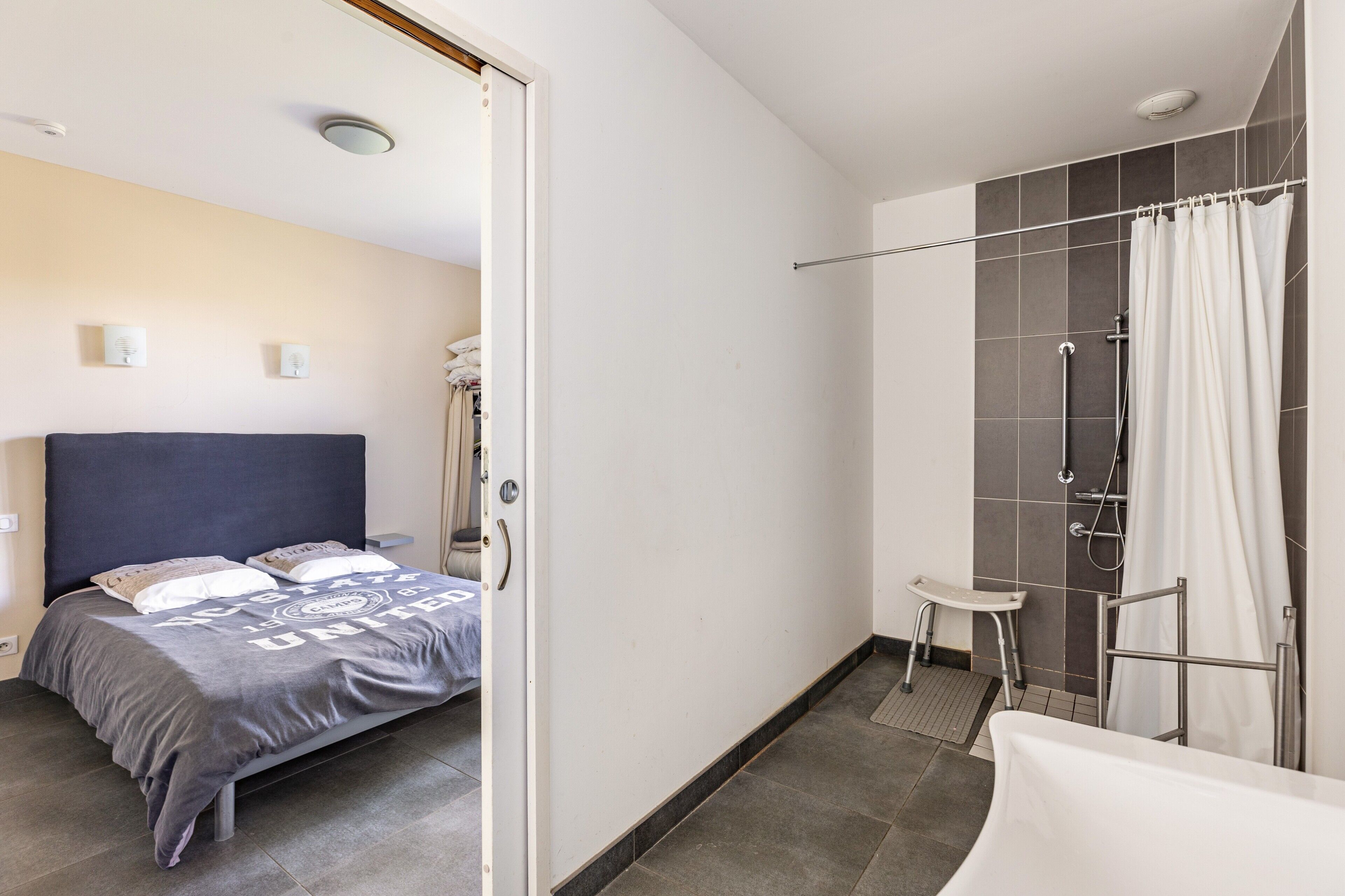 Fer et planche à repasser, Wi-Fi