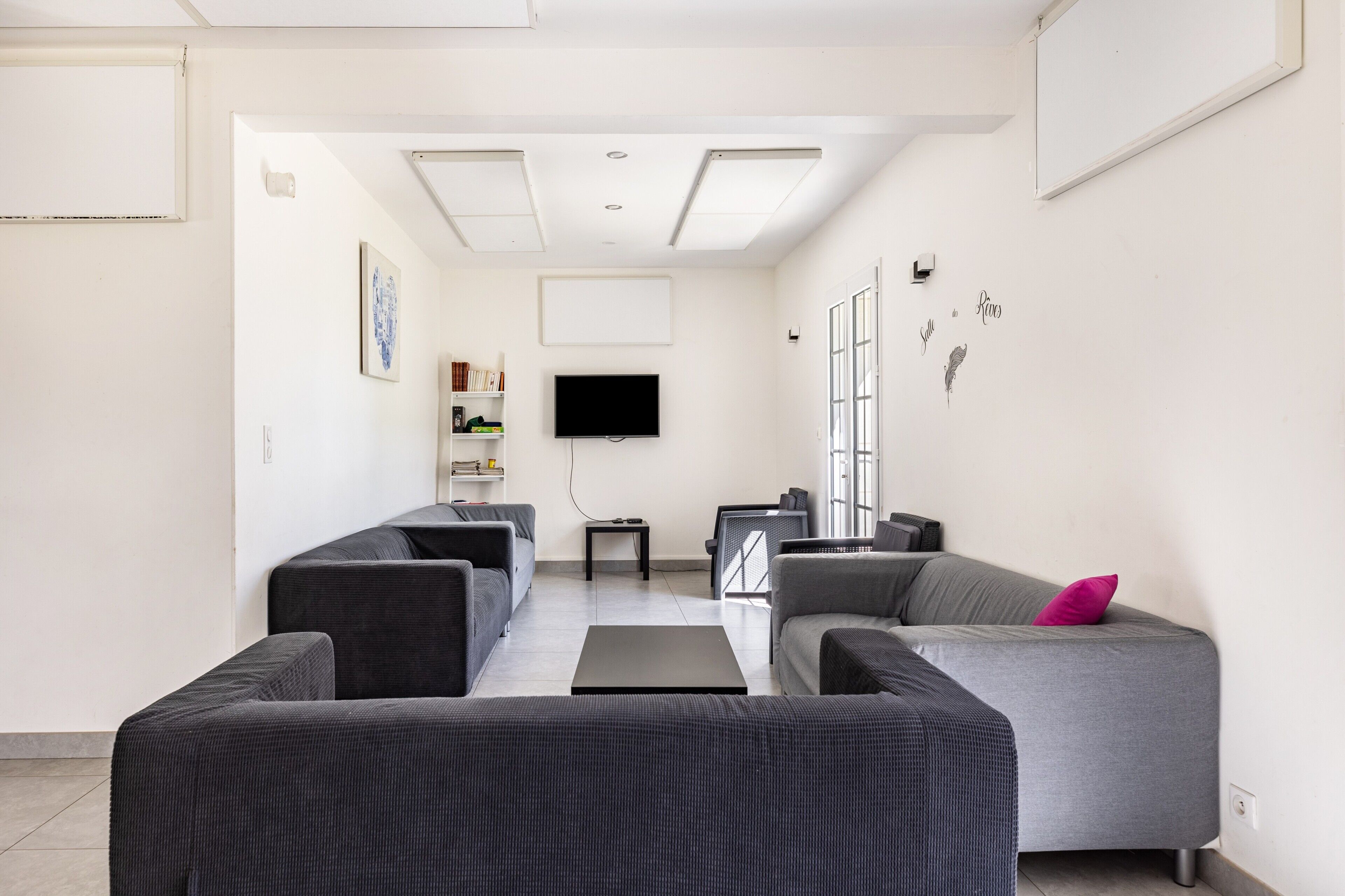 Fernseher, Tischtennisplatte