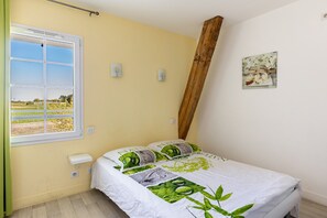 Iron/ironing board, WiFi