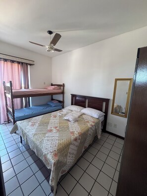 2 habitaciones, tabla de planchar con plancha y wifi gratis 