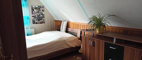 2 slaapkamers, een strijkplank/strijkijzer, gratis wifi, beddengoed