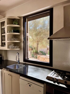 Microwave, oven, stovetop, dishwasher - 4-bedroom house in popular Cala Llombards, Santanyi. 150m from the beach. (Santanyí)