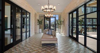 Landing | Modern 2BD, Gym, Clubhouse