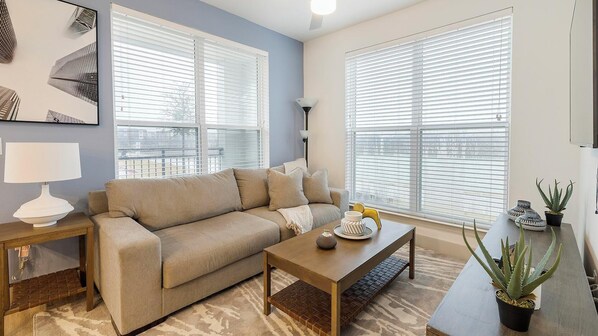 Smart TV - Landing | Chic 2BD, Gym, Clubhouse (Garland)