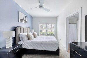 Desk, iron/ironing board, WiFi, bed sheets