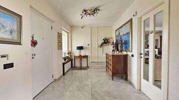 Villa, patio, vue jardin | Intérieur