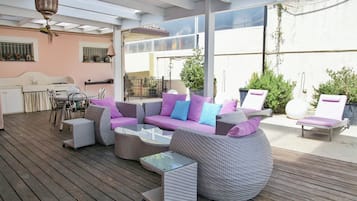 Villa, patio, vista giardino | Ristorazione all'aperto