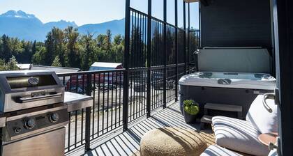 Begbie Vista, Top floor apartment with THE BEST VIEWs, with Hot tub