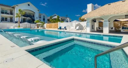 Landing | Stunning 2BD, Courtyard, Game Room