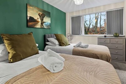 Modern Didsbury Retreat | Large Groups | Families|