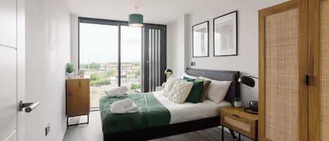 2 bedrooms, desk, iron/ironing board, WiFi
