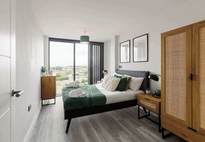 2 bedrooms, desk, iron/ironing board, WiFi - Modern Central Birmingham 2 Bed Apartment (Birmingham)