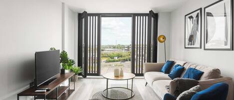 Una televisión, una oficina