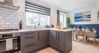 Manchester Airport 3-Bed | Free Park | Sleeps 7