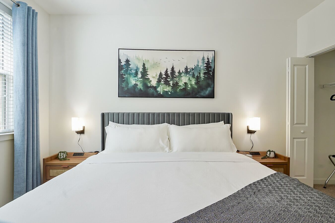 Iron/ironing board, travel crib, WiFi, bed sheets