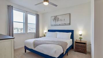 Fer et planche Ă repasser, lit parapluie, Wi-Fi, draps fournis