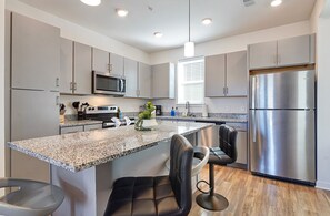 Fridge, microwave, oven, stovetop - 3 BR 2 Bath Townhouse w 2 car garage (Pelham)