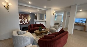 Interior - Landing | Beautiful 1BD, Courtyard, Clubhouse (Cleveland)