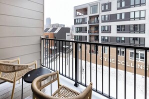 Property grounds - Landing | Amazing 1BD, Courtyard, Clubhouse (Cleveland)