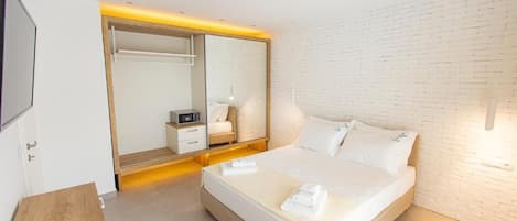 Suite supĂ©rieure, balcon, vue sur le jardin | Coffre-fort, systĂšme dâinsonorisation, fer et planche Ă repasser