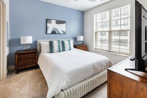 Desk, iron/ironing board, WiFi, bed sheets - Landing | Stunning 1BD, Gym, Courtyard (Cleveland)