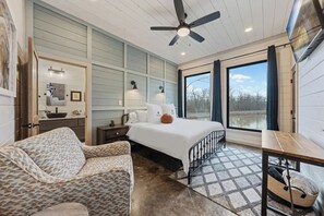 Iron/ironing board, free WiFi, bed sheets - H20 Bungalow W/ Fish Pond, Hot Tub, Fire Pit (Broken Bow)