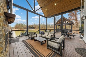Outdoor dining - H20 Bungalow W/ Fish Pond, Hot Tub, Fire Pit (Broken Bow)