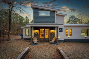 Exterior - Rowdy Creek Pines Retreat & Hot Tub (Broken Bow)