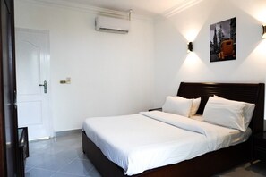 Strygejern/strygebræt, Wi-Fi, sengetøj