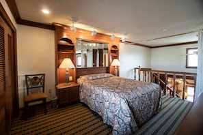 Free WiFi, bed sheets - 1-Bed Loft Condo w/ Full Kitchen + Hot Tub Access (Steamboat Springs)