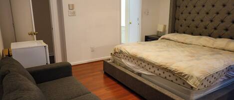 Iron/ironing board, Internet, bed sheets