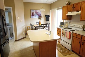 Private kitchen - Perfect 3-bedroom house with fully fenced in backyard. (Charlotte)