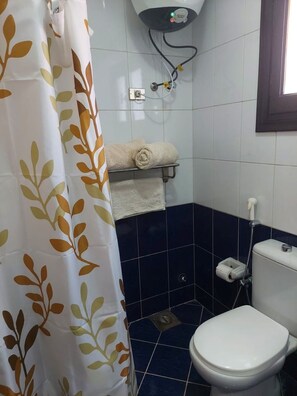 Pyyhkeet, saippua, vessapaperi