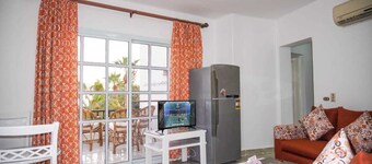 1BR apartment with pool view 