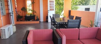 Spacious 2-bedroom apartment in Sint Eustatius with beautiful sunset views