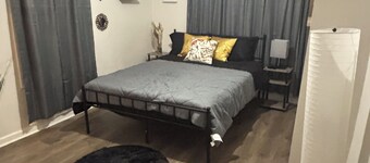 Westside Family home and small dog friendly in Atlanta.