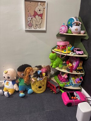 Children’s area - Westside Family home and small dog friendly in Atlanta. (Atlanta)