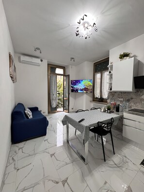 Interior - Chic and Cozy Apartment with Parking Space (Torino)