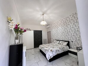 1 bedroom, iron/ironing board, Internet, bed sheets - Chic and Cozy Apartment with Parking Space (Torino)