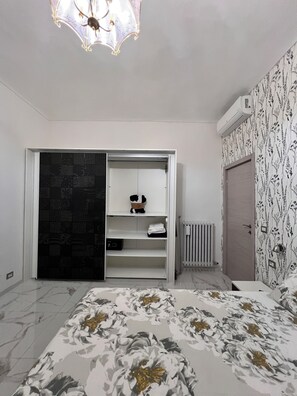 1 bedroom, iron/ironing board, Internet, bed sheets - Chic and Cozy Apartment with Parking Space (Torino)