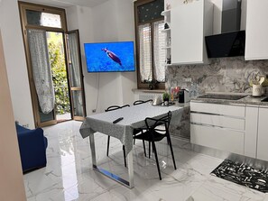 Dining - Chic and Cozy Apartment with Parking Space (Torino)